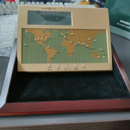 Wereldklok - Howard Miller - Hout - 1990-2000 -, Antiek en Kunst, Curiosa en Brocante