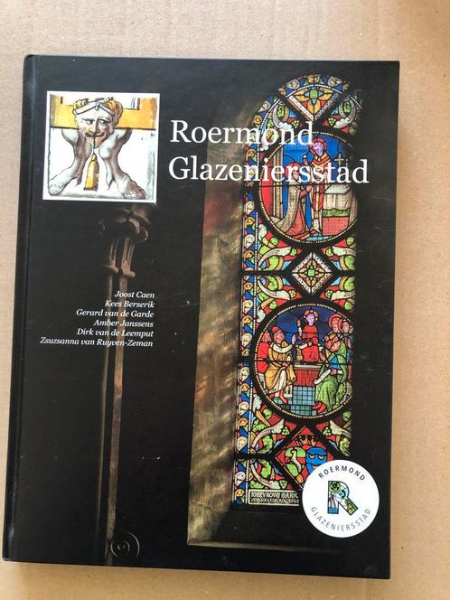 Roermond Glazeniersstad - Werkplaatsen - Vondsten en Kunst, Boeken, Geschiedenis | Stad en Regio, Zo goed als nieuw, Ophalen of Verzenden