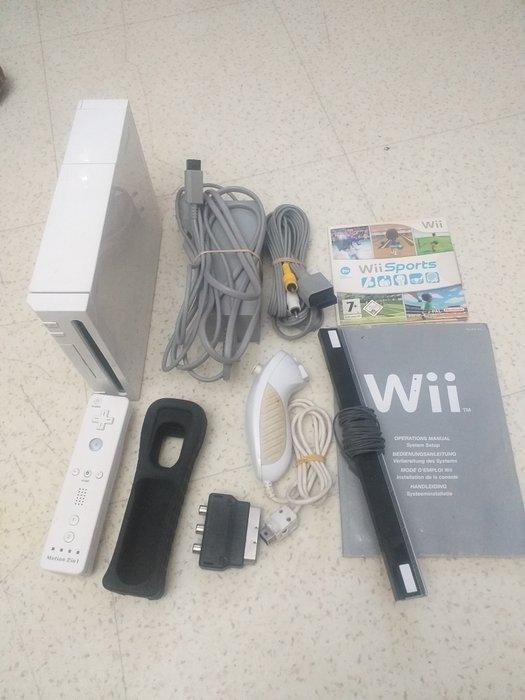 Nintendo - Wii - with accessories - Videogameconsole + games, Spelcomputers en Games, Spelcomputers | Overige Accessoires