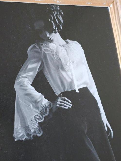 Michael Joseph - Curls and lace, model posing with black, Antiek en Kunst, Kunst | Schilderijen | Modern