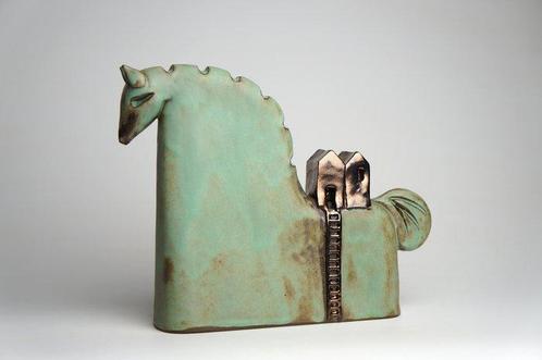 Urszula Despet - sculptuur, Trojan Horse - 19 cm - Keramiek, Antiek en Kunst, Antiek | Glas en Kristal
