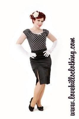 Love Kills, Black and White Polkadot Femme Fatale Top. beschikbaar voor biedingen