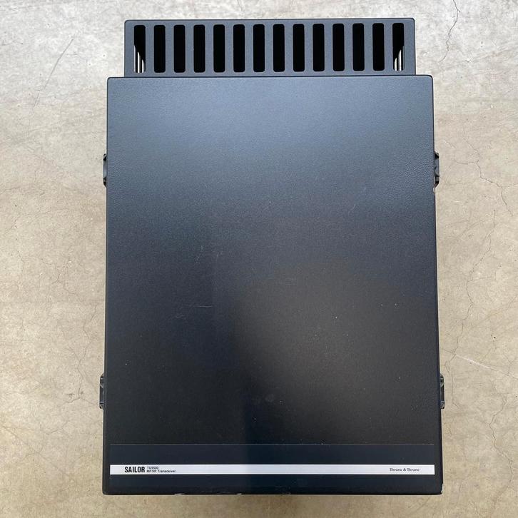 Bieden: Cobham TU5500 MF/HF radio transceiver, Watersport en Boten, Navigatiemiddelen en Scheepselektronica, Communicatie, Nieuw