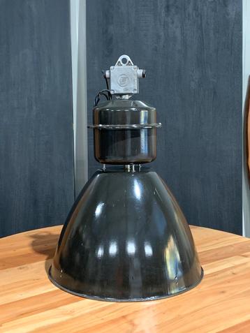 Industriële hanglamp emaille beschikbaar voor biedingen