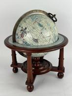 Decoratief ornament - Europa - Een decoratieve wereldbol