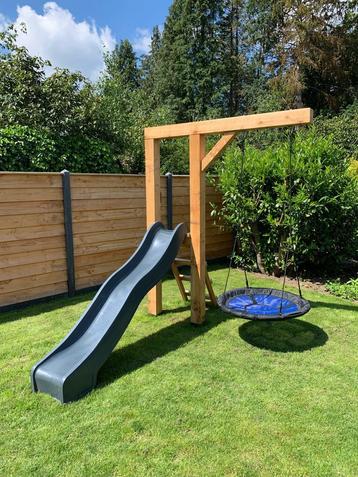 Schommel frame met glijbaan en schommel | Robuust frame Kip beschikbaar voor biedingen