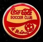 Coca- Cola Soccer club of st. Louis pin- maat: 26 mm., Verzamelen, Verzenden, Nieuw, Sport, Speldje of Pin