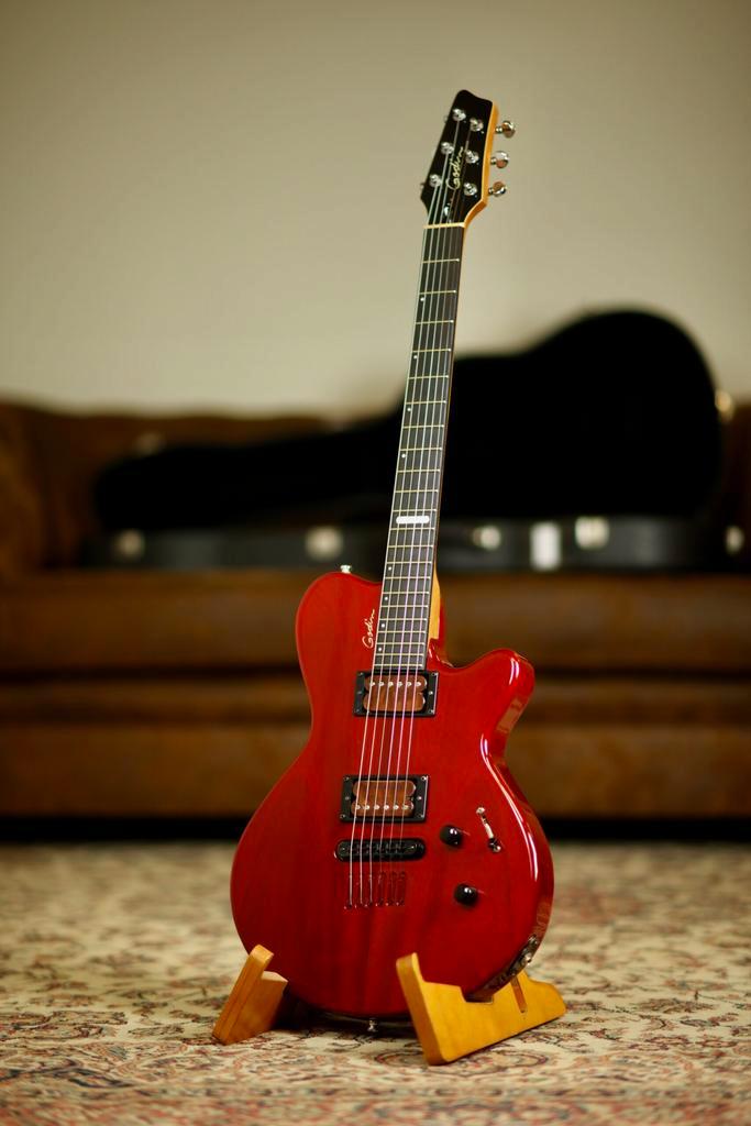 Godin Summit | Cherry Red, Muziek en Instrumenten, Snaarinstrumenten | Gitaren | Elektrisch
