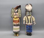2 Poupées dans le style kachina hopi - sculptuur - Noord