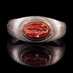 Oud-Romeins Zilveren ring met rood jaspis intaglio van