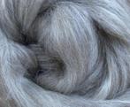 Grijze alpaca tussah zijde blend, Hobby en Vrije tijd, Spinnewielen en Spinnen, Ophalen of Verzenden, Nieuw, Spinwol