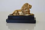 sculptuur, Lion couché - 7.5 cm - Verguld brons - 18e eeuw