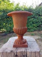 Decoratief ornament - Europa - heavy metal garden vase on