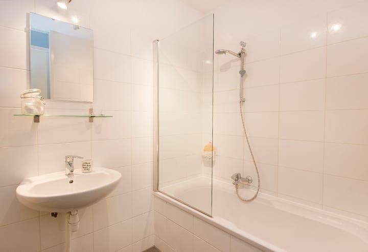 in Zaandammet 2 kamer(s)Te huur ruime woning, Huizen en Kamers, Huizen te huur, Direct bij eigenaar, A