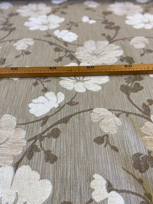 Prestigieus gobelinweefsel met geborduurde bloemen, gemaakt, Antiek en Kunst, Antiek | Kleden en Textiel
