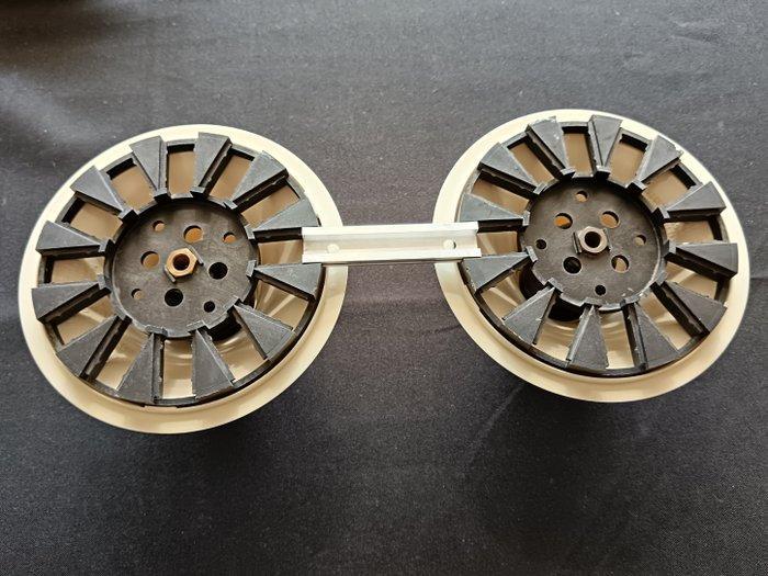 Artemide - Vico Magistretti - Wandkandelaar (2) - lamp Teti, Antiek en Kunst, Antiek | Lampen