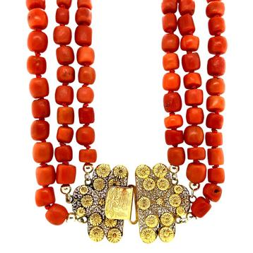 Bloedkoraal collier met gouden sluiting 14 krt beschikbaar voor biedingen