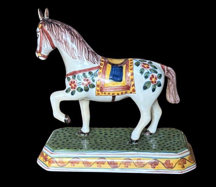 Tichelaar, Makkum - Beeldje - Paard op voetstuk - Aardewerk,, Antiek en Kunst, Antiek | Glas en Kristal