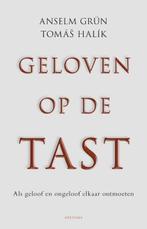 Geloven op de tast | 9789021144931 | Anselm Grün ; Tomas, Boeken, Zo goed als nieuw, Anselm Grün ; Tomas Halik