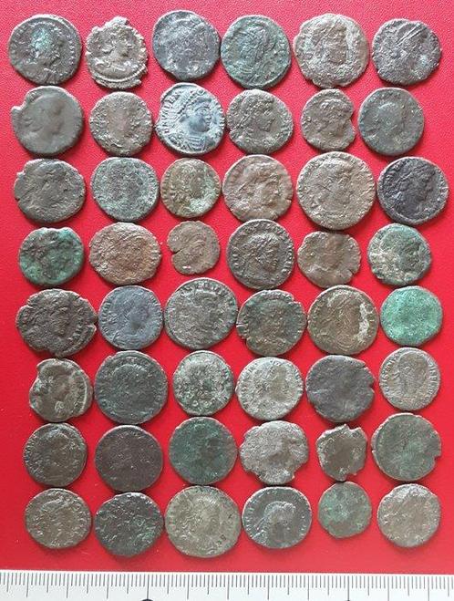Romeinse Rijk Lot of 96 Æ coins, Constantinian era (#1051), Postzegels en Munten, Munten | Europa | Niet-Euromunten