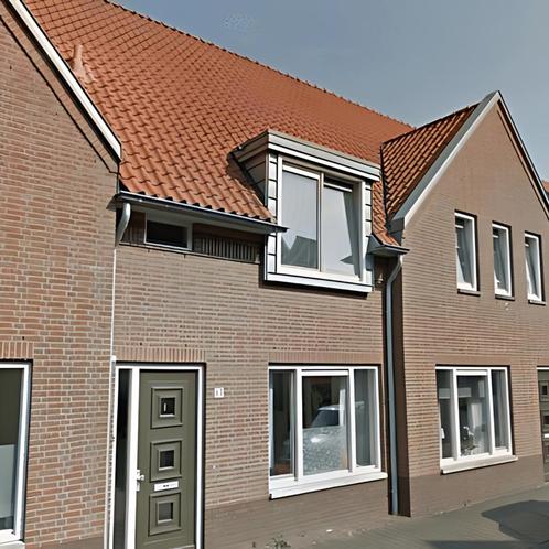 Eengezinswoning met tuin en parkeerplaats in Enschede, Huizen en Kamers, Garages en Parkeerplaatsen