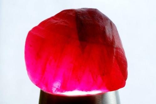 Robijn 259 karaat grote ruwe robijnkristallen, onbehandeld-, Verzamelen, Mineralen en Fossielen
