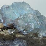Museum, BLAUWE FLUORIET 5,6 KG - 6CM kristallen - Besneeuwd!, Verzamelen, Mineralen en Fossielen