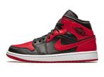 Air Jordan 1 Mid Banned - Maat 38.5 EU, Kleding | Heren, Schoenen, Ophalen of Verzenden, Nieuw, Jordan