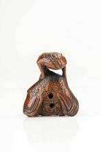 Een grote boxwood netsuke die een kluizenaar Gama Sennin met, Antiek en Kunst