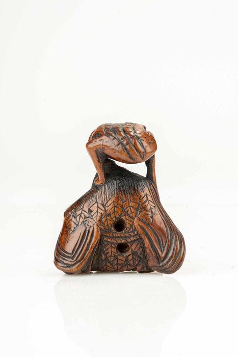 Een grote boxwood netsuke die een kluizenaar Gama Sennin met, Antiek en Kunst, Antiek | Overige Antiek
