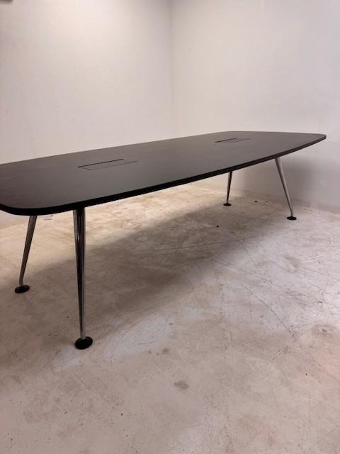 Vitra Medamorph vergadertafel 260x120 bootvorm zwart essen, Zakelijke goederen, Kantoor en Winkelinrichting | Kantoormeubilair en Inrichting