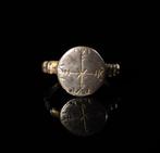 Byzantijns Zilveren ring met gegraveerd kruis en