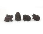 Vier gezwart houten netsukes, Japan, 19e/20e eeuw.