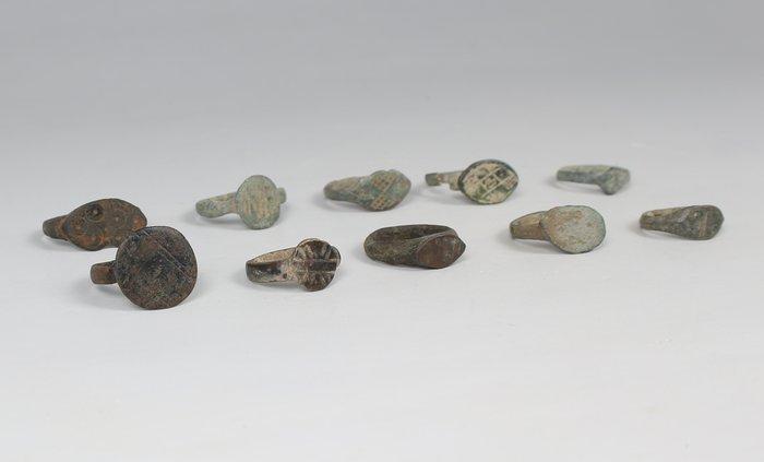 Middeleeuws Brons Ring lap (10 stuks) (Zonder Minimumprijs), Antiek en Kunst, Antiek | Overige Antiek