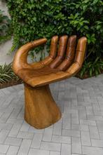 Stoel - Hout - Een handvormige stoel