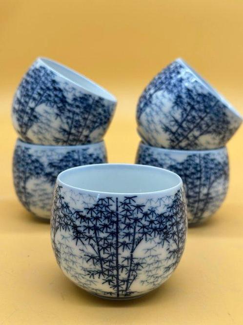 Harnas - Chinese theeluxe – 5 stijlvolle porseleinen tassen, Antiek en Kunst, Antiek | Meubels | Tafels