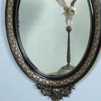 Ovale spiegel in zwart met zilver bekroond door cupido met p, Ophalen of Verzenden