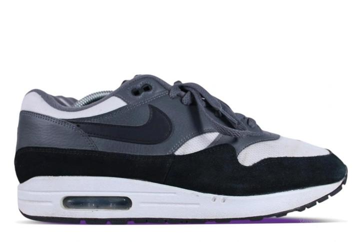 Nike Air Max 1 Dark Grey  45.5, Kleding | Heren, Schoenen, Sneakers of Gympen, Ophalen of Verzenden