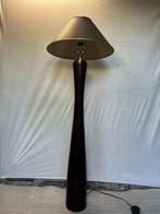 Lamp - Elegante lamp van rood hout met verfijnd design -, Antiek en Kunst