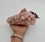 sculptuur, Magnificent and Large Vintage Rose Quartz Grape