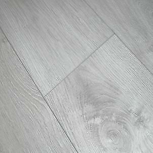 Kronoswiss Zilver Grijs Eiken 4V 10mm laminaat! Maar €14,95!, Huis en Inrichting, Stoffering | Vloerbedekking, 75 m² of meer, Laminaat