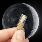 Een stukje van de maan in je handen. HANGER met authentieke