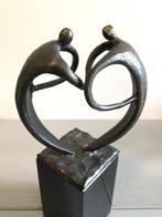 Corry Ammerlaan - sculptuur, “ Hart voor elkaar “ - 18 cm -, Antiek en Kunst