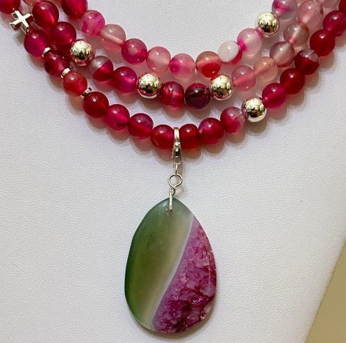 Lange halsband van Agata Rosa met verwijderbare hanger van, Antiek en Kunst, Antiek | Boeken en Bijbels