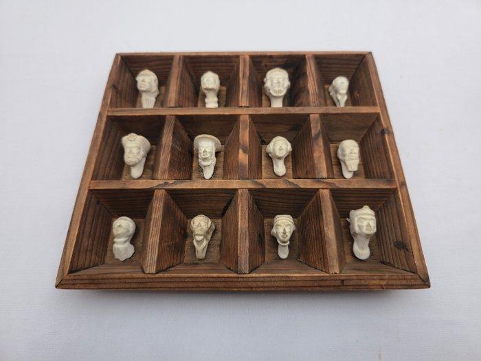 sculptuur, Teste scolpite sul soffitto a cassettoni della, Antiek en Kunst, Antiek | Keramiek en Aardewerk