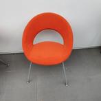Artifort Nina fauteuil stoelen loungestoel oranje stof