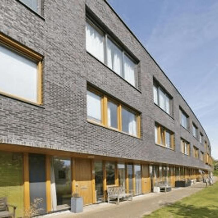 Eengezinswoning met tuin, balkon, wasmachine en ei..., Huizen en Kamers, Garages en Parkeerplaatsen