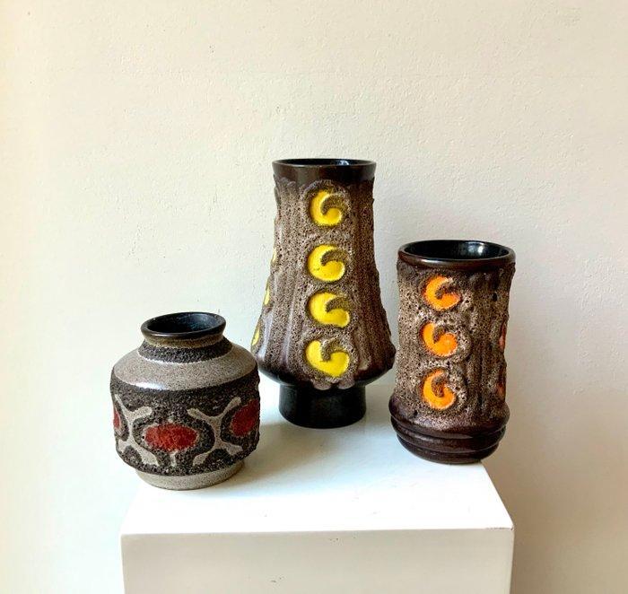 Strehla - Vaas - Keramiek - Drie DDR Strehla vazen, Antiek en Kunst, Kunst | Designobjecten