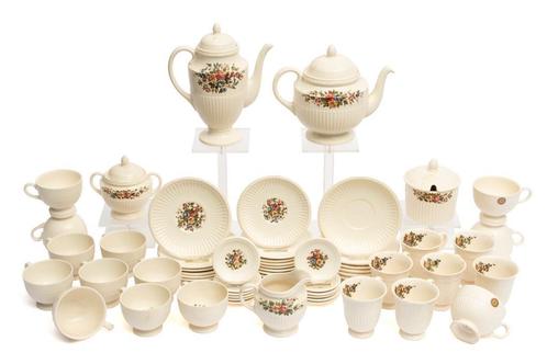 Een circa 45-delig samengesteld Wedgwood servies, Antiek en Kunst, Antiek | Servies compleet, Ophalen