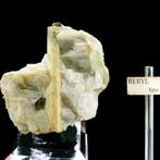Beryl met Muscoviet in kwarts - Brattekleiv-quarry,, Verzamelen, Mineralen en Fossielen